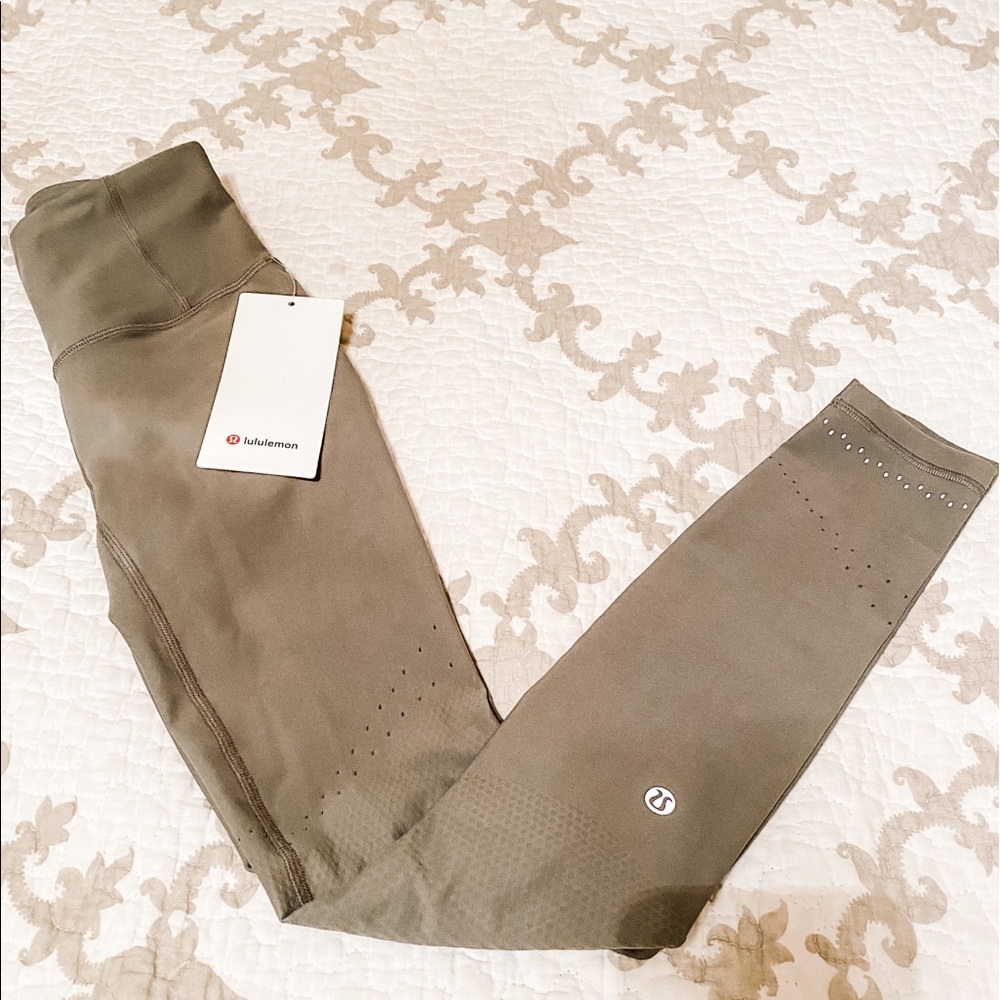 LULULEMON In Focus Run Tight NWT